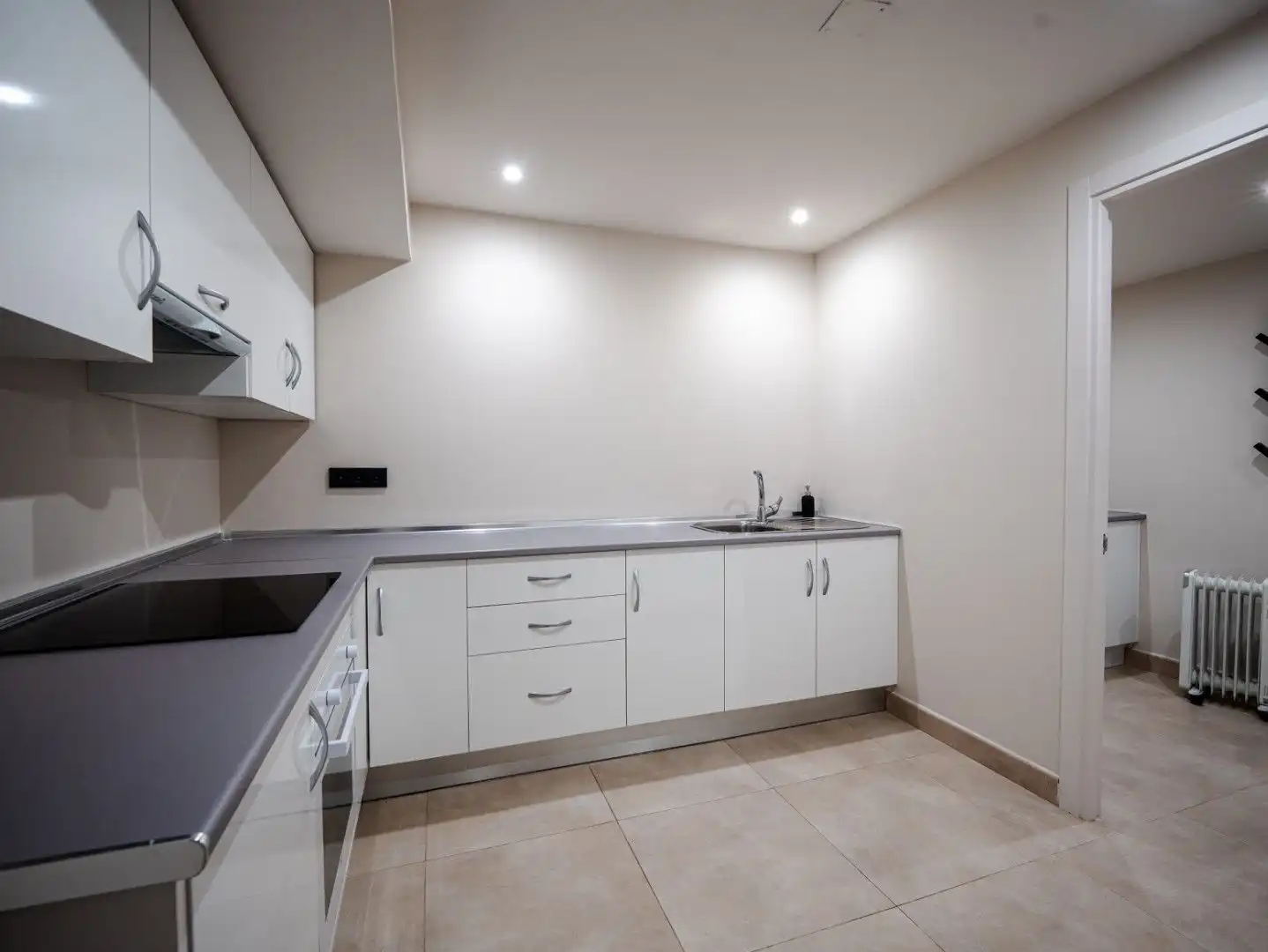Cuina de Casa o xalet en venda en Marbella amb Aire condicionat, Jardí privat i Terrassa