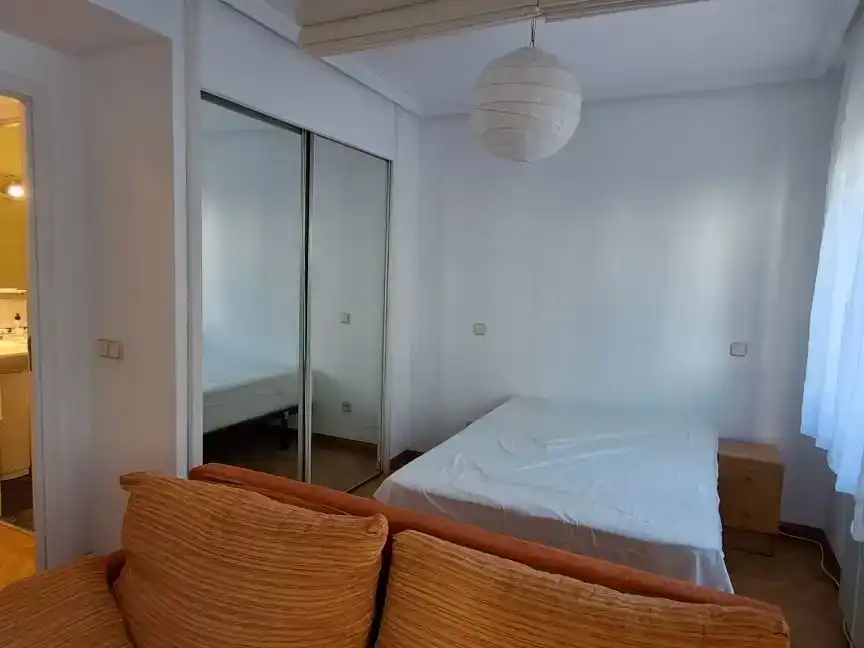 Habitación de Estudio de alquiler en Madrid con Aire acondicionado, Parquet y Amueblado