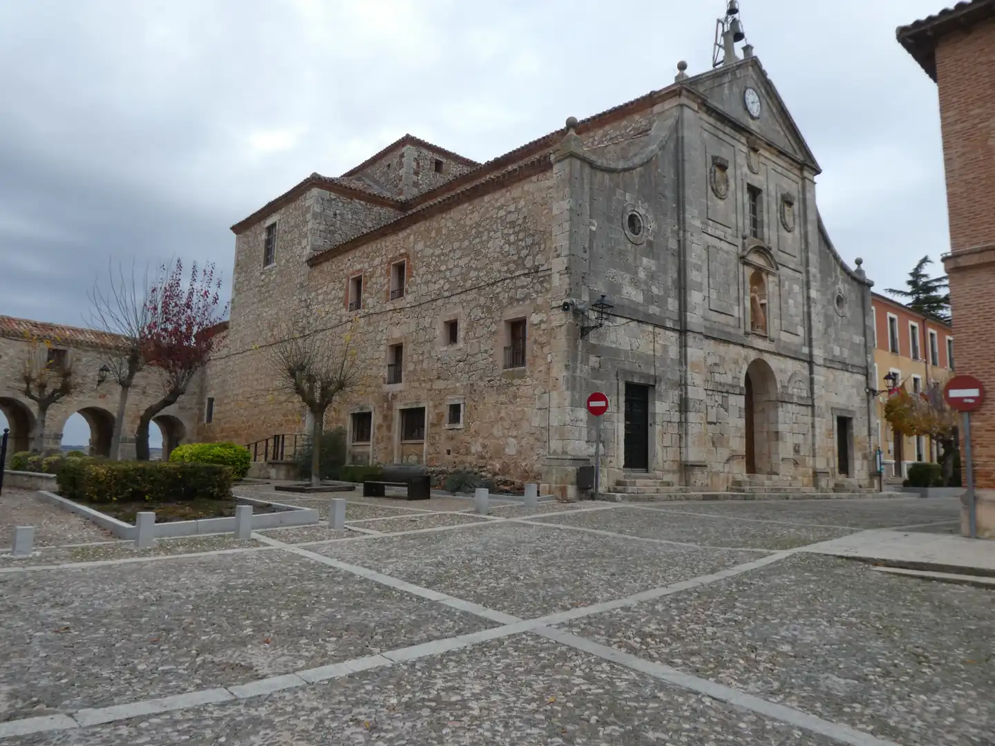 Vista exterior de Casa adosada en venda en Zael amb Jardí privat i Moblat