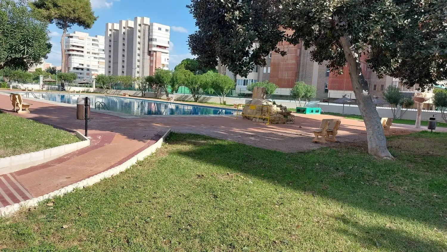 Piscina de Piso en venta en Alicante / Alacant con Aire acondicionado, Calefacción y Jardín privado
