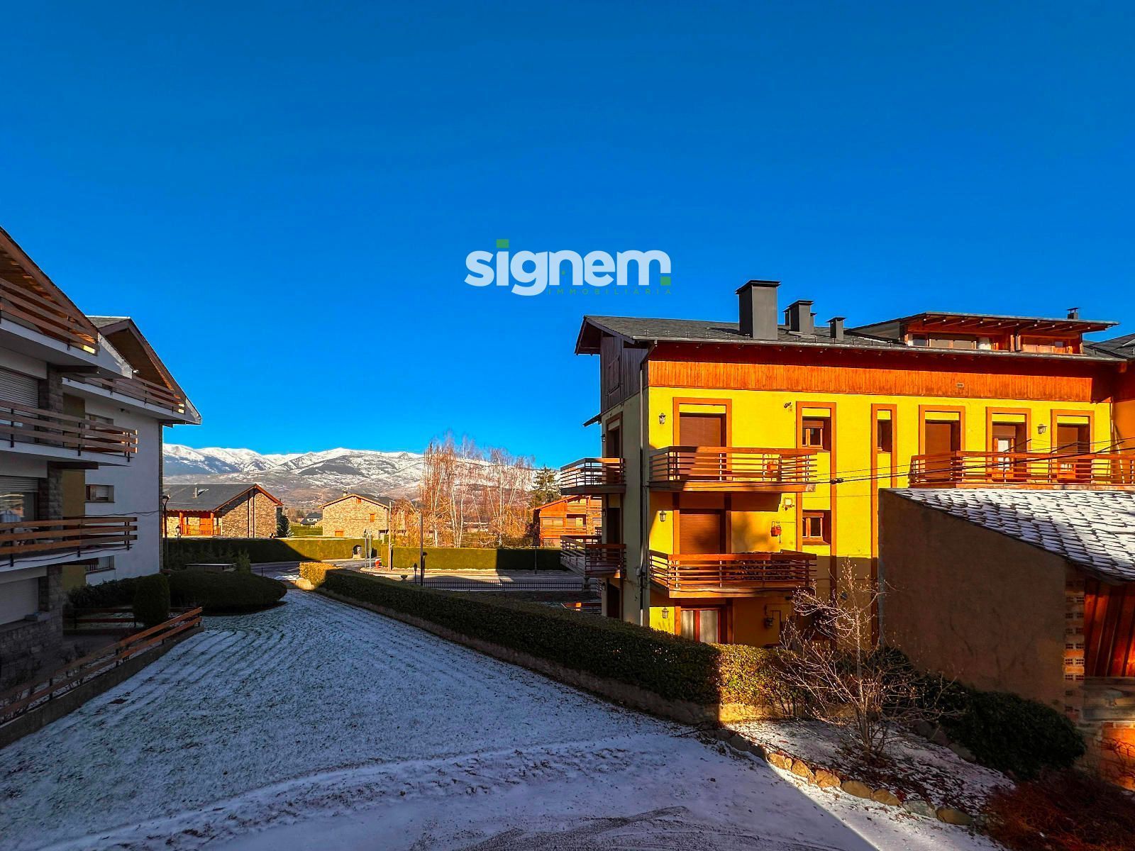 Exterior view of Flat to rent in Alp  with Heating, Parquet flooring and Terrace