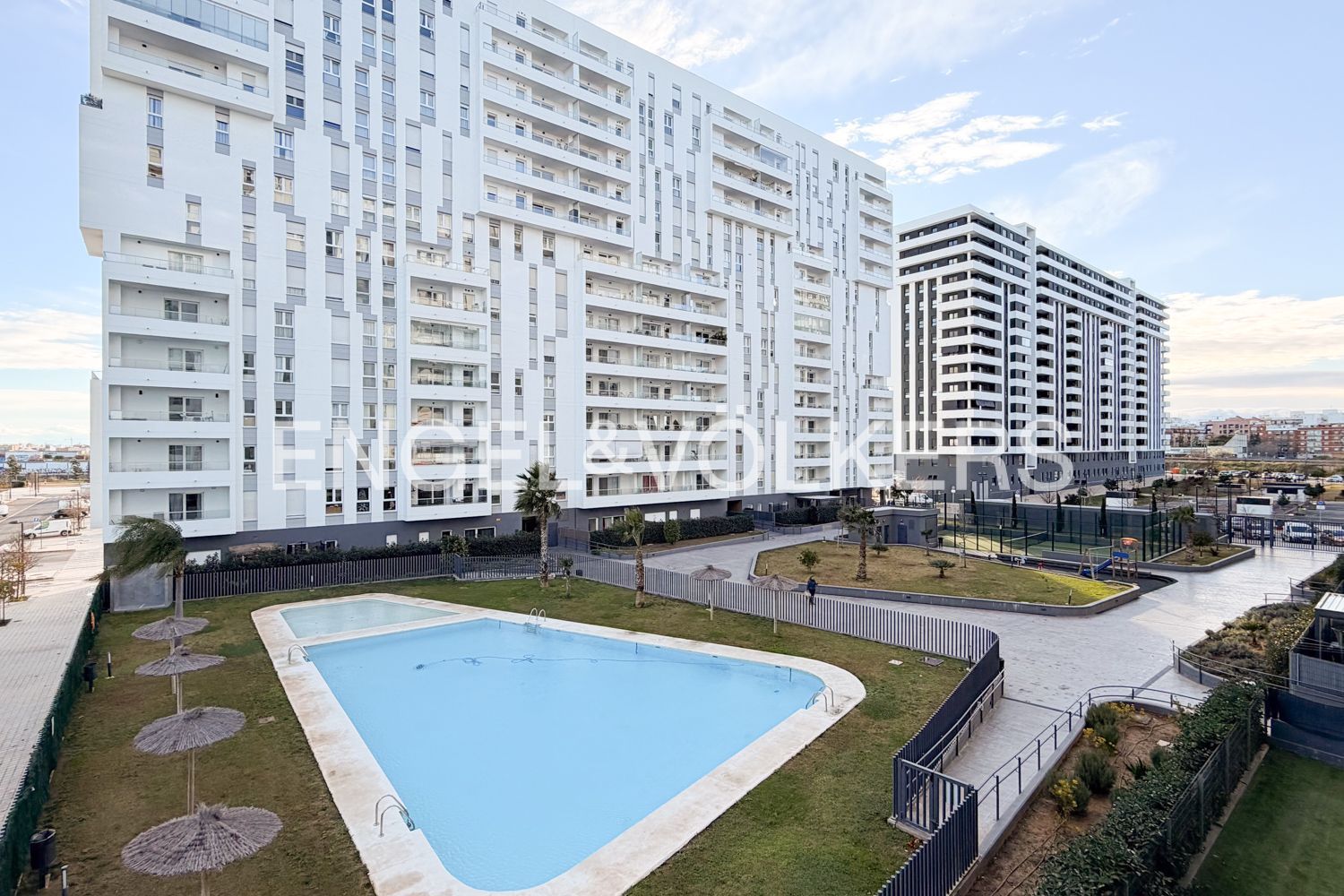 Vista exterior de Apartamento de alquiler en  Valencia Capital con Aire acondicionado, Calefacción y Jardín privado