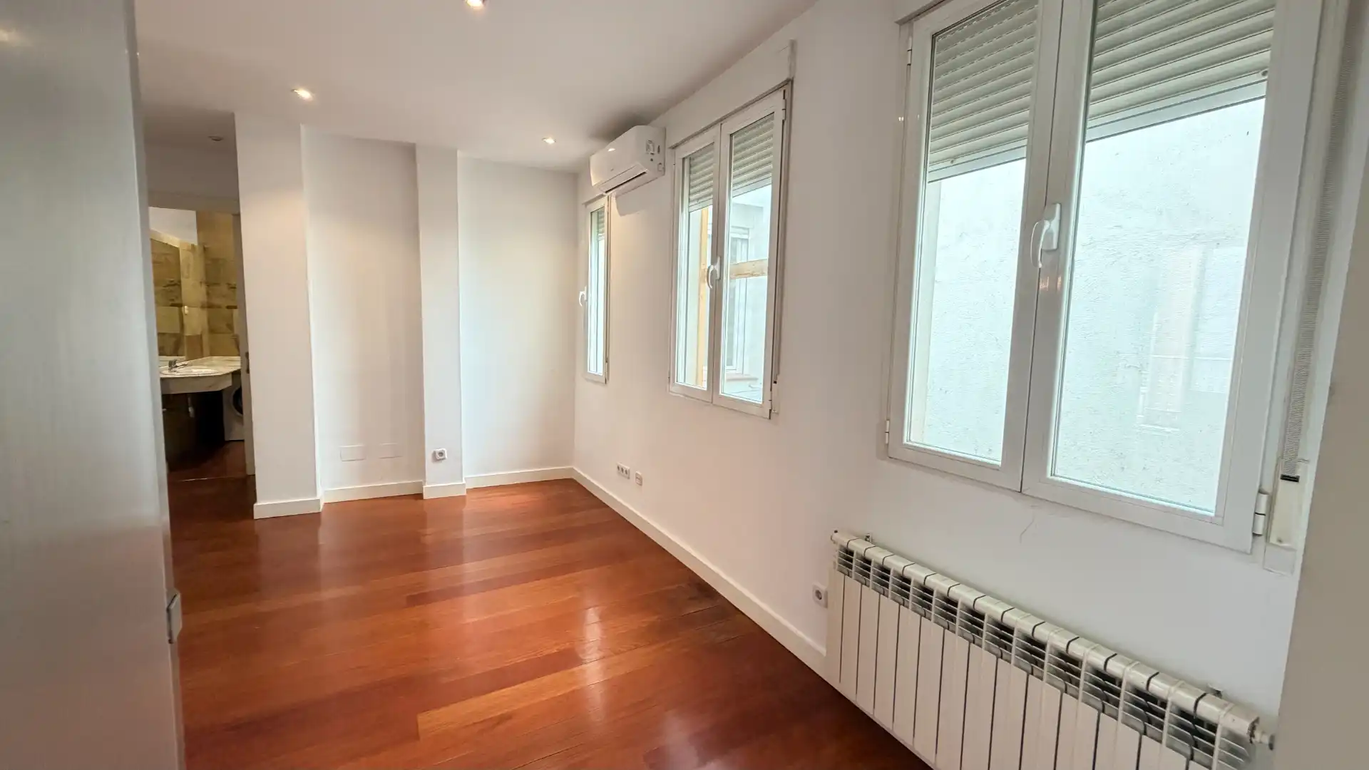 Flat for sale in Madrid  with Air Conditioner, Heating and Oven