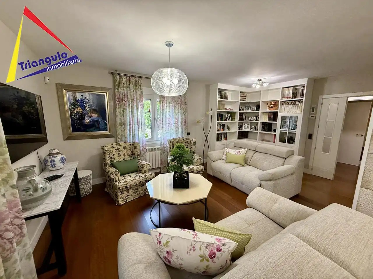 Sala de estar de Casa o chalet en venta en Otero de Herreros con Calefacción y Jardín privado