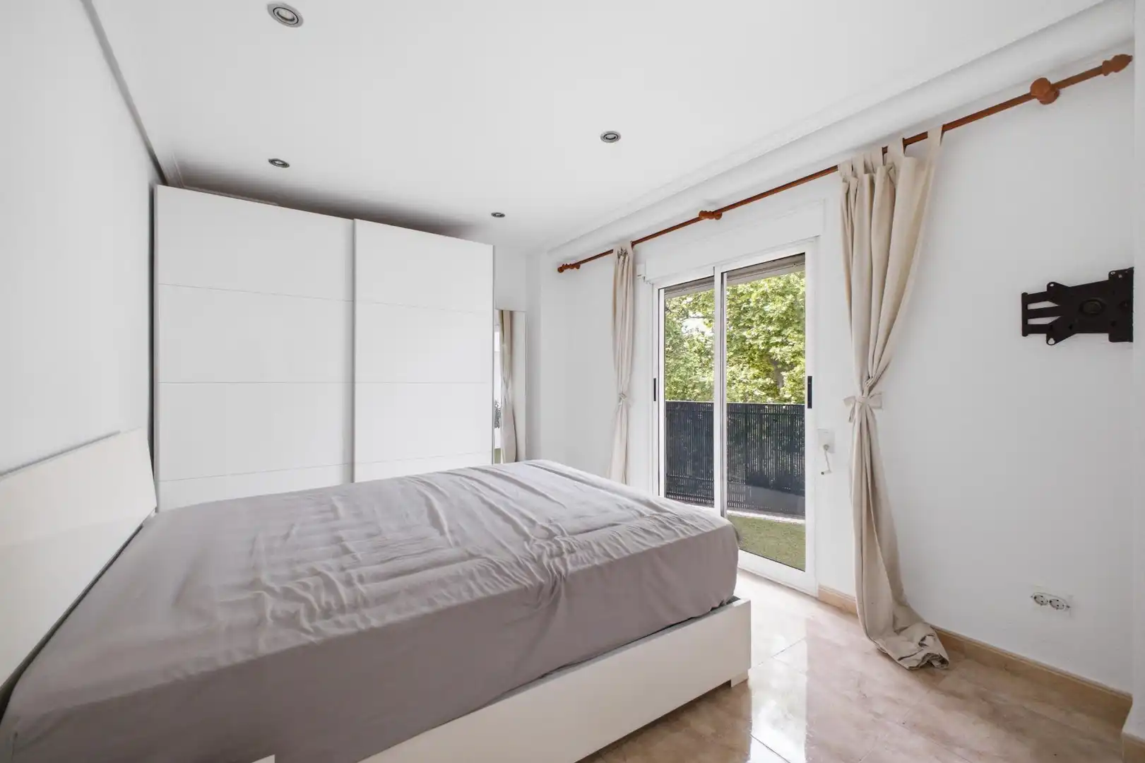 Bedroom of Flat for sale in Godella  with Air Conditioner, Terrace and Balcony