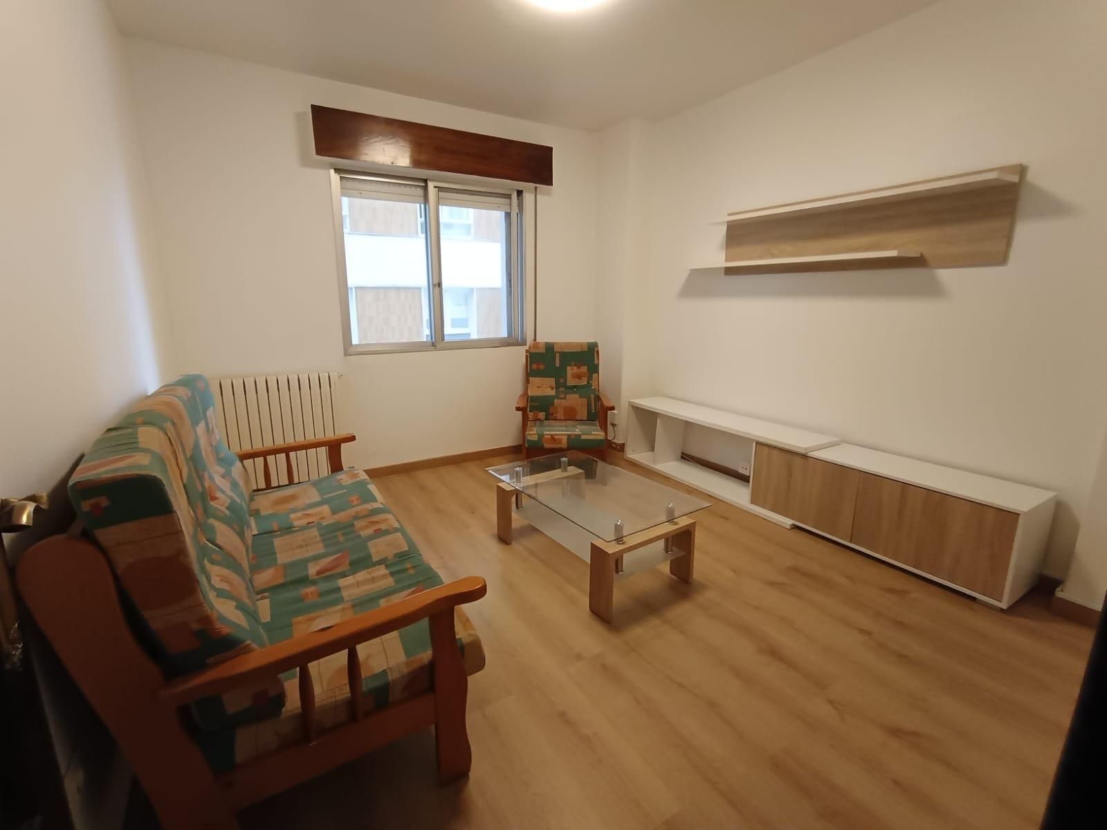 Sala d'estar de Pis de lloguer en Pontevedra Capital  amb Calefacció