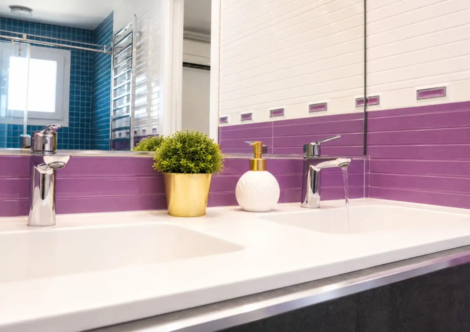 Badezimmer von Einfamilien-Reihenhaus zum Verkauf in Las Ventas de Retamosa mit Klimaanlage, Heizung und Privatgarten