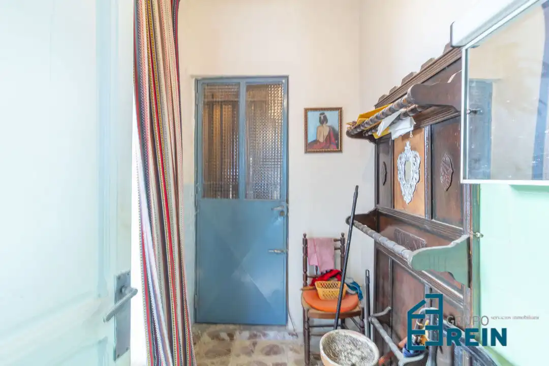 Houses for sale in Carranque  with Air Conditioner, Terrace and Furnished