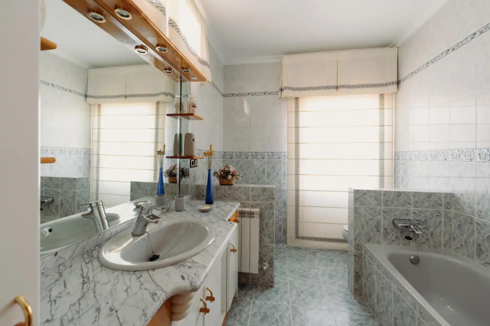 Bathroom of Houses for sale in Recas  with Air Conditioner, Heating and Private garden