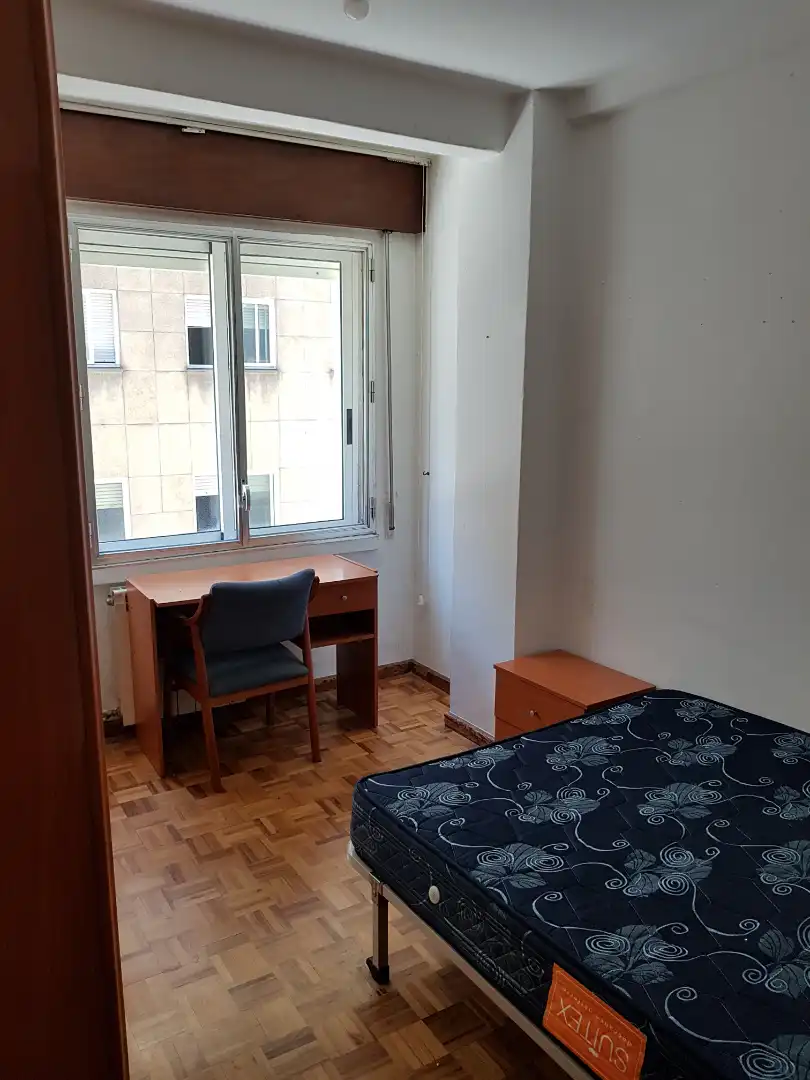 Dormitori de Pis en venda en Santiago de Compostela  amb Calefacció, Moblat i Forn