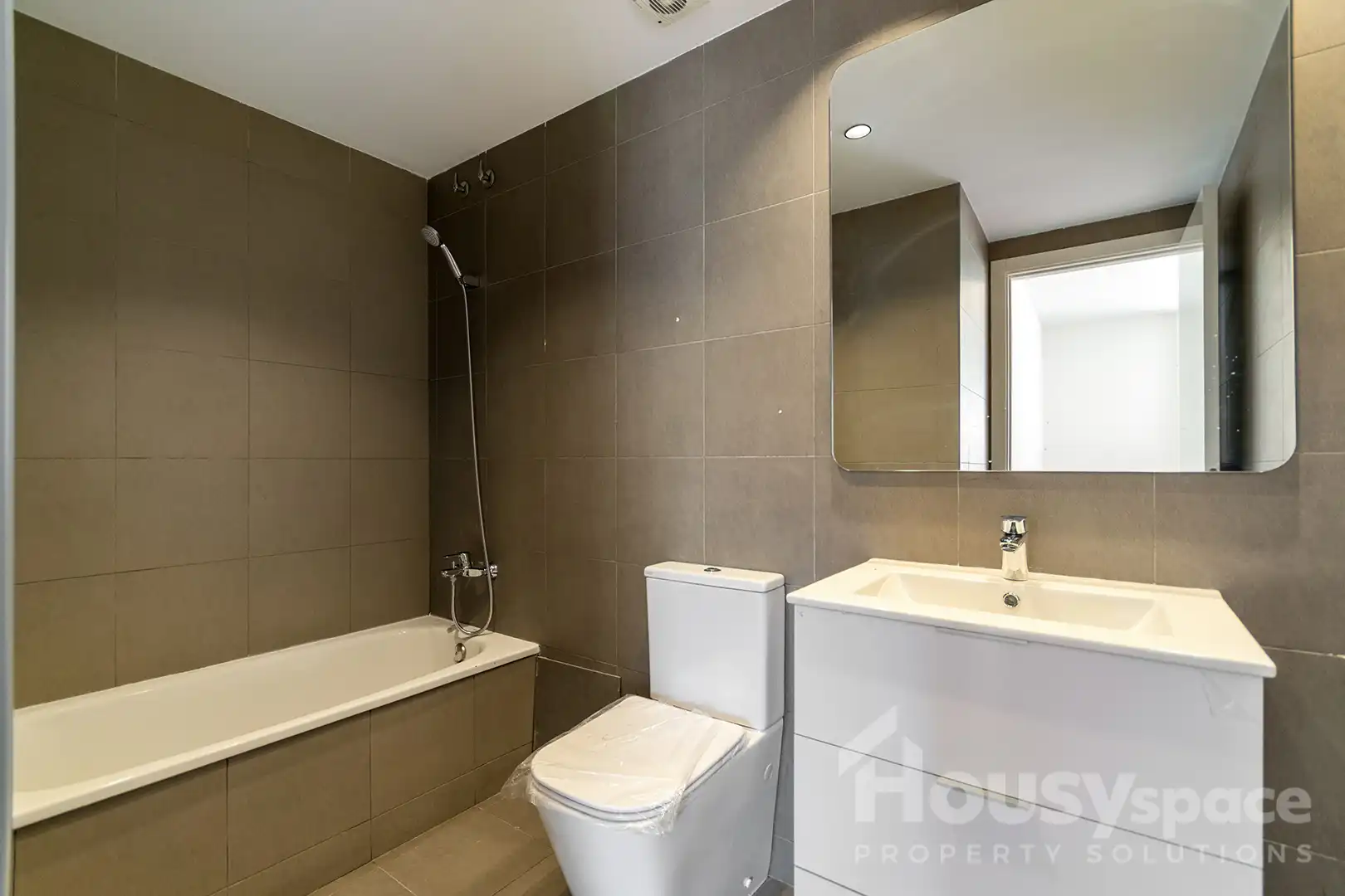 Bathroom of Duplexes for sale in Barcelona  with Air Conditioner, Heating and Private garden
