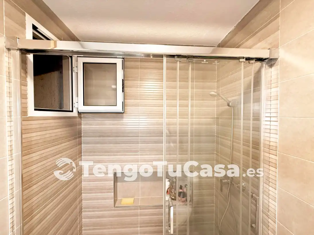 Bathroom of Flat for rent in Madrid  with Heating, Furnished and Oven