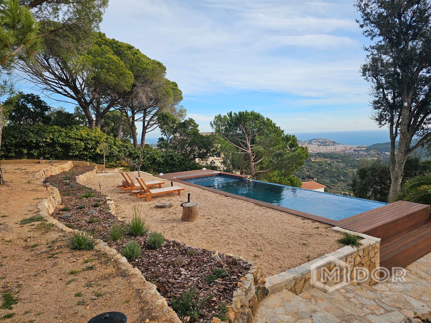 Vista exterior de Casa o xalet de lloguer en Sant Feliu de Guíxols amb Aire condicionat, Jardí privat i Terrassa