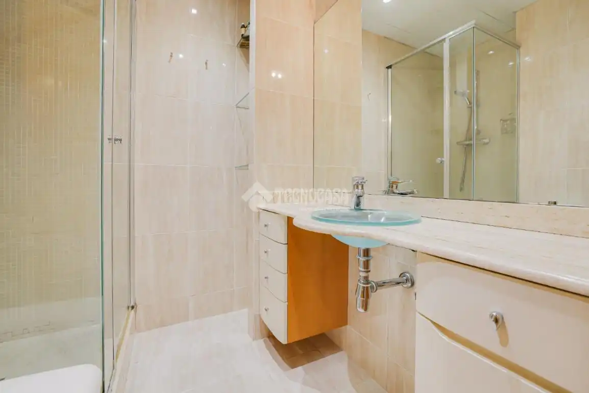 Baño de Piso en venta en Barcelona con Calefacción y Balcón