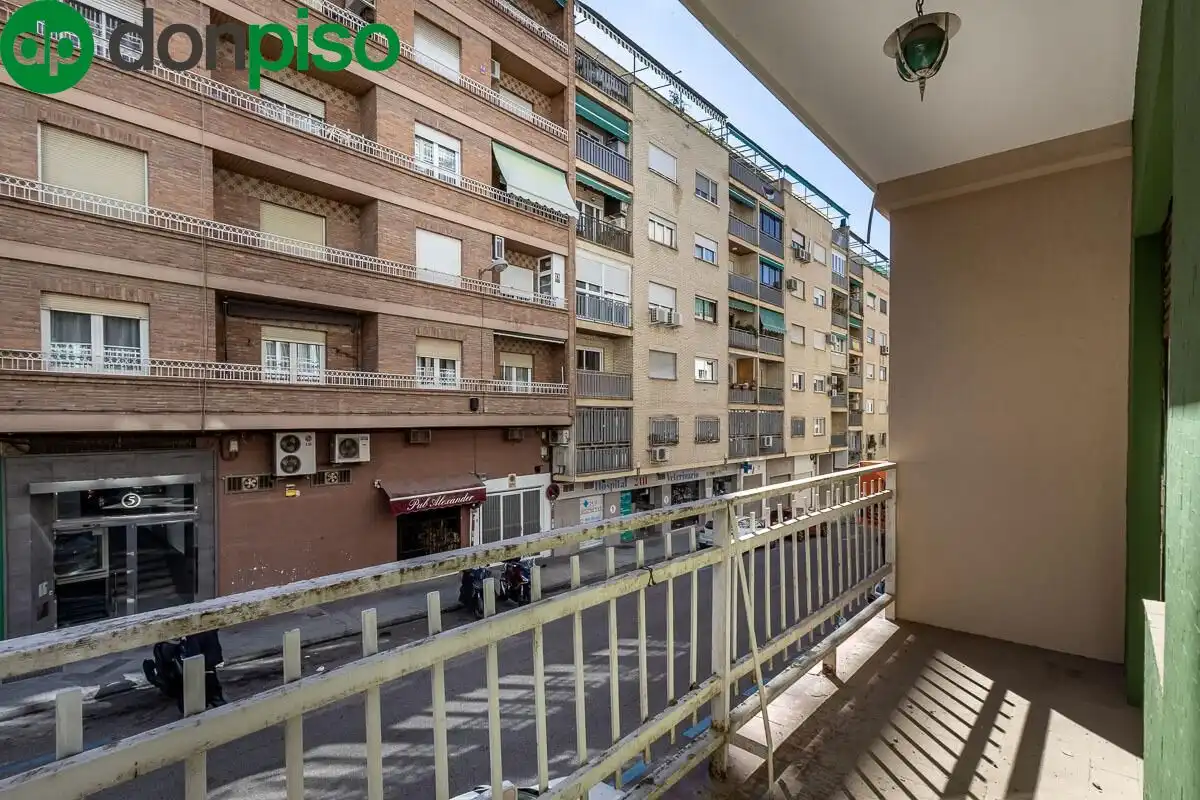 Außenansicht von Wohnung zum Verkauf in Granada