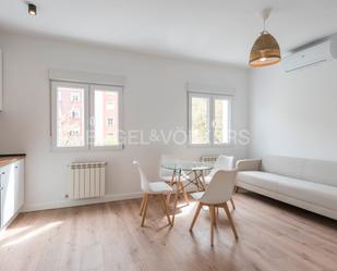 Sala d'estar de Apartament de lloguer en  Madrid Capital amb Aire condicionat, Calefacció i Es permeten mascotes