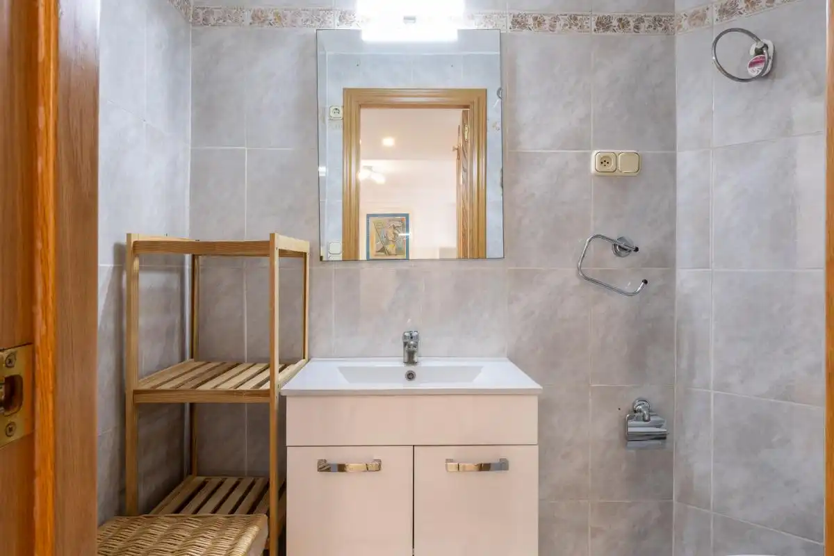 Bathroom of Flat for sale in Valencia  with Air Conditioner, Heating and Terrace