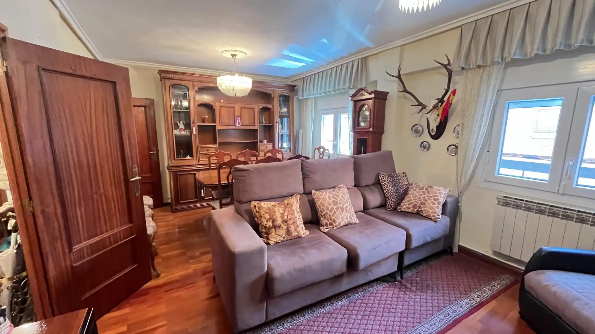 Living room of Flat for sale in Valladolid Capital  with Heating, Parquet flooring and Furnished