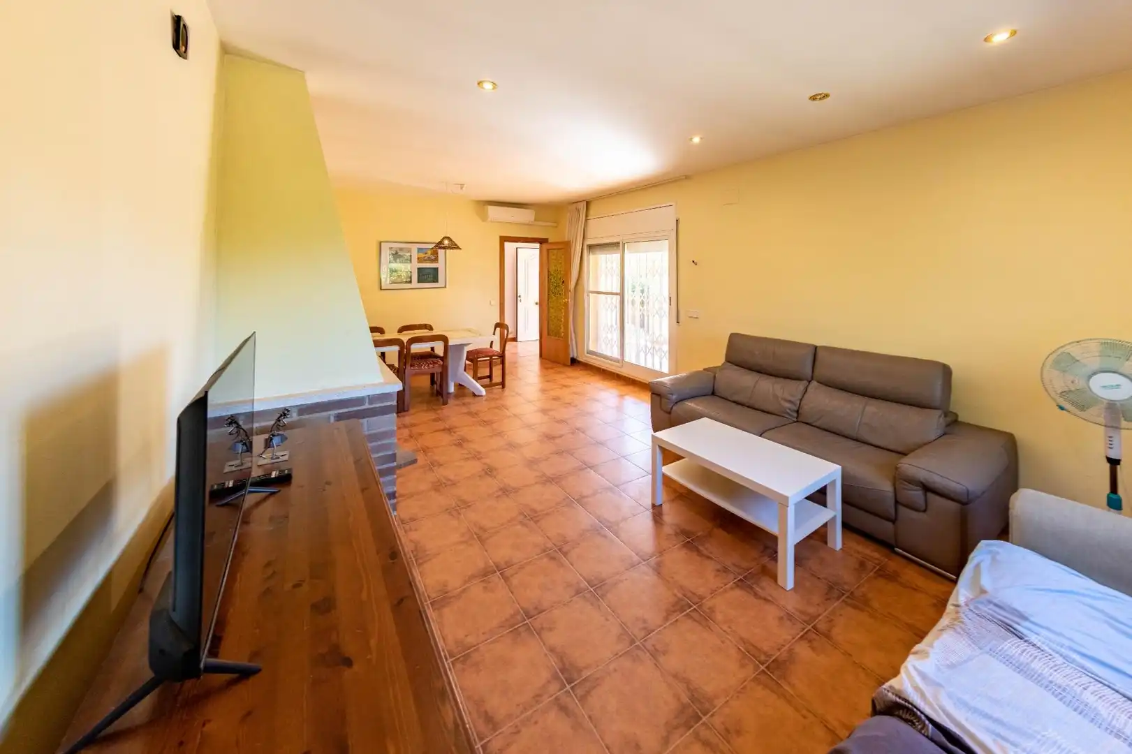 Sala d'estar de Casa o xalet en venda en El Vendrell amb Aire condicionat, Calefacció i Jardí privat