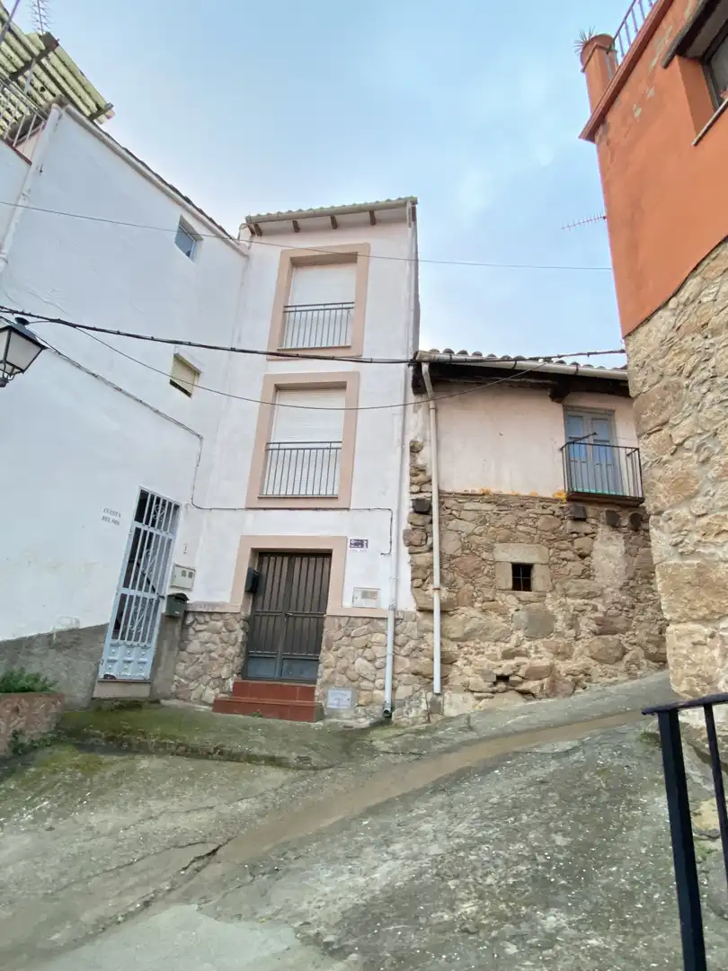 Vista exterior de Casa o xalet en venda en El Torno  amb Moblat, Rentadora i Microones