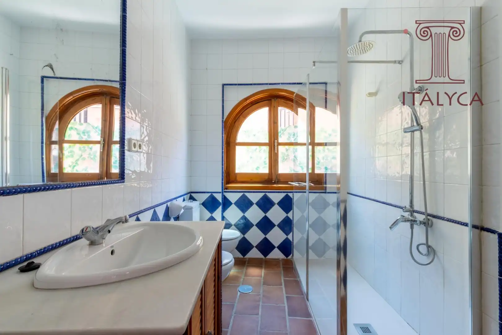 Bathroom of Attic for sale in Sevilla  with Air Conditioner, Heating and Terrace