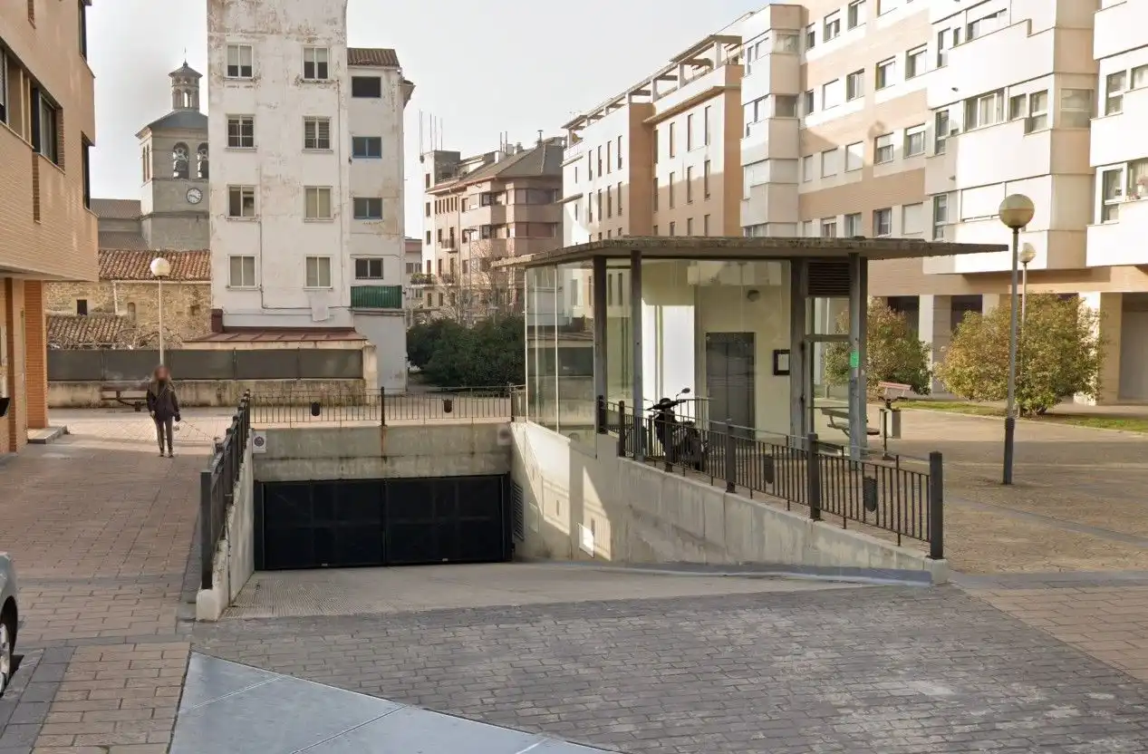 Exterior view of Garage for sale in Huarte / Uharte