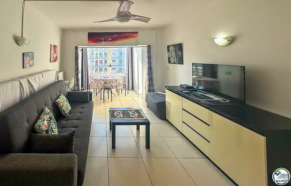 Sala de estar de Estudio en venta en Roses con Terraza y Amueblado