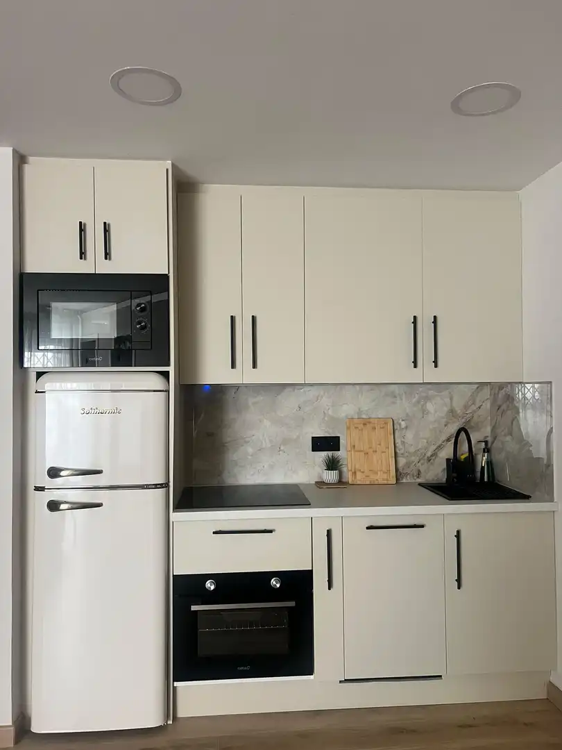Cuina de Apartament de lloguer en Marbella amb Aire condicionat, Calefacció i Terrassa