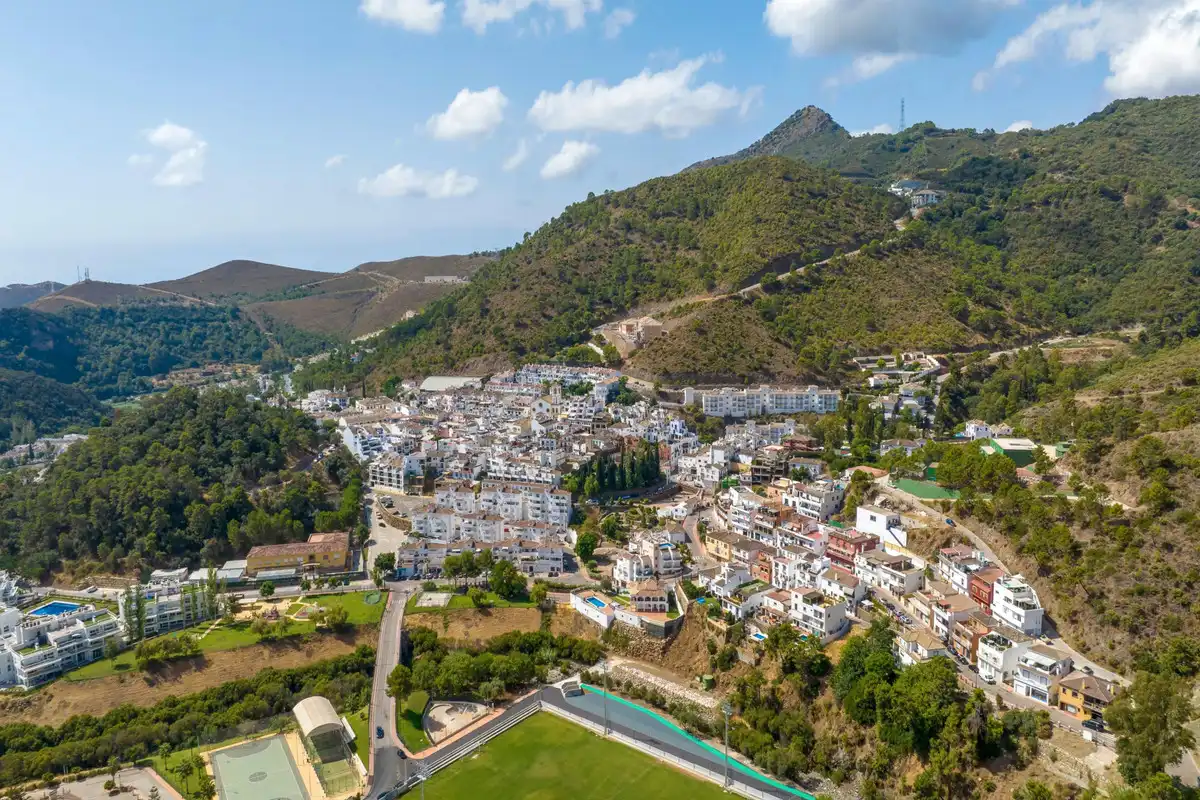Vista exterior de Oficina en venda en Marbella amb Aire condicionat, Moblat i Internet