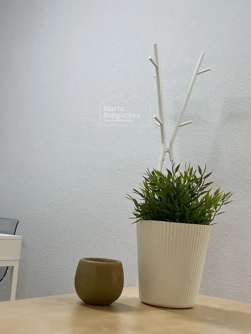 Office for rent in San Prudencio, Ensanche