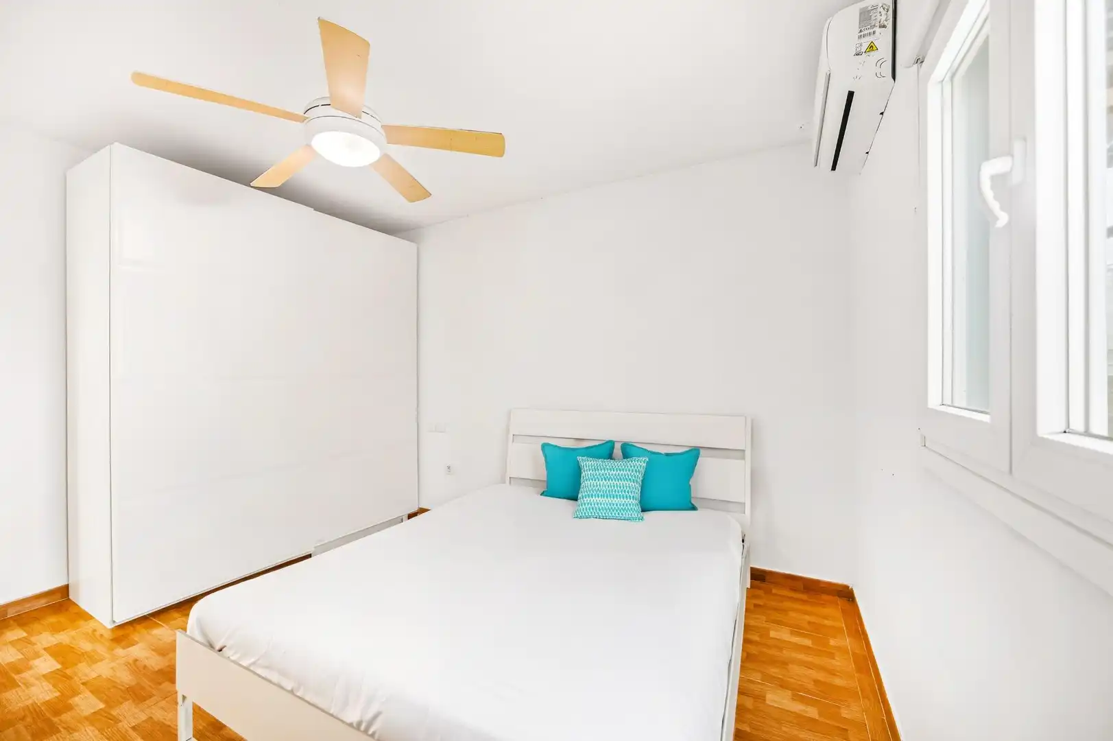 Bedroom of Detached homes for sale in Chiclana de la Frontera  with Air Conditioner and Terrace