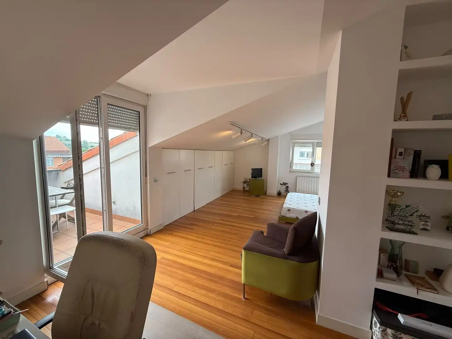 Living room of Attic for sale in Entrambasaguas  with Heating, Parquet flooring and Terrace