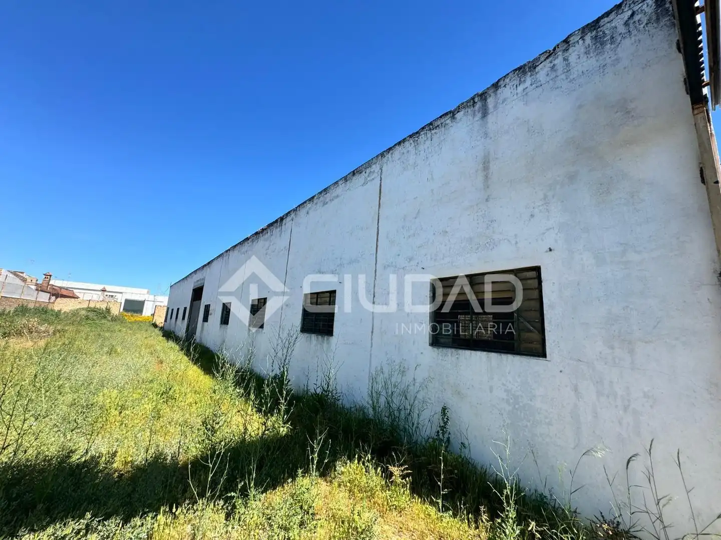 Vista exterior de Nau industrial en venda en Sanlúcar de Barrameda