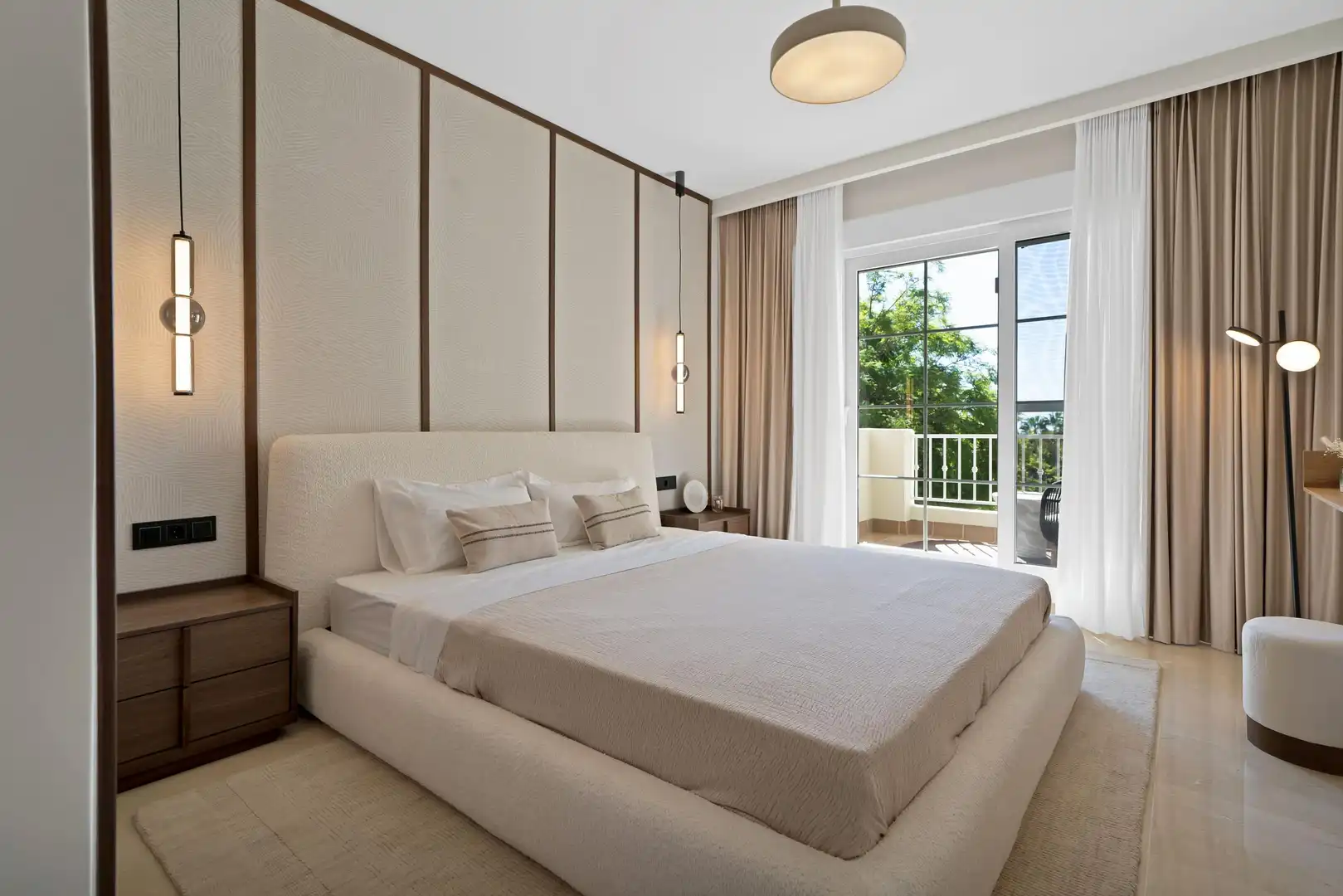 Habitación de Apartamento en venta en Marbella con Jardín privado, Alarma y Piscina comunitaria