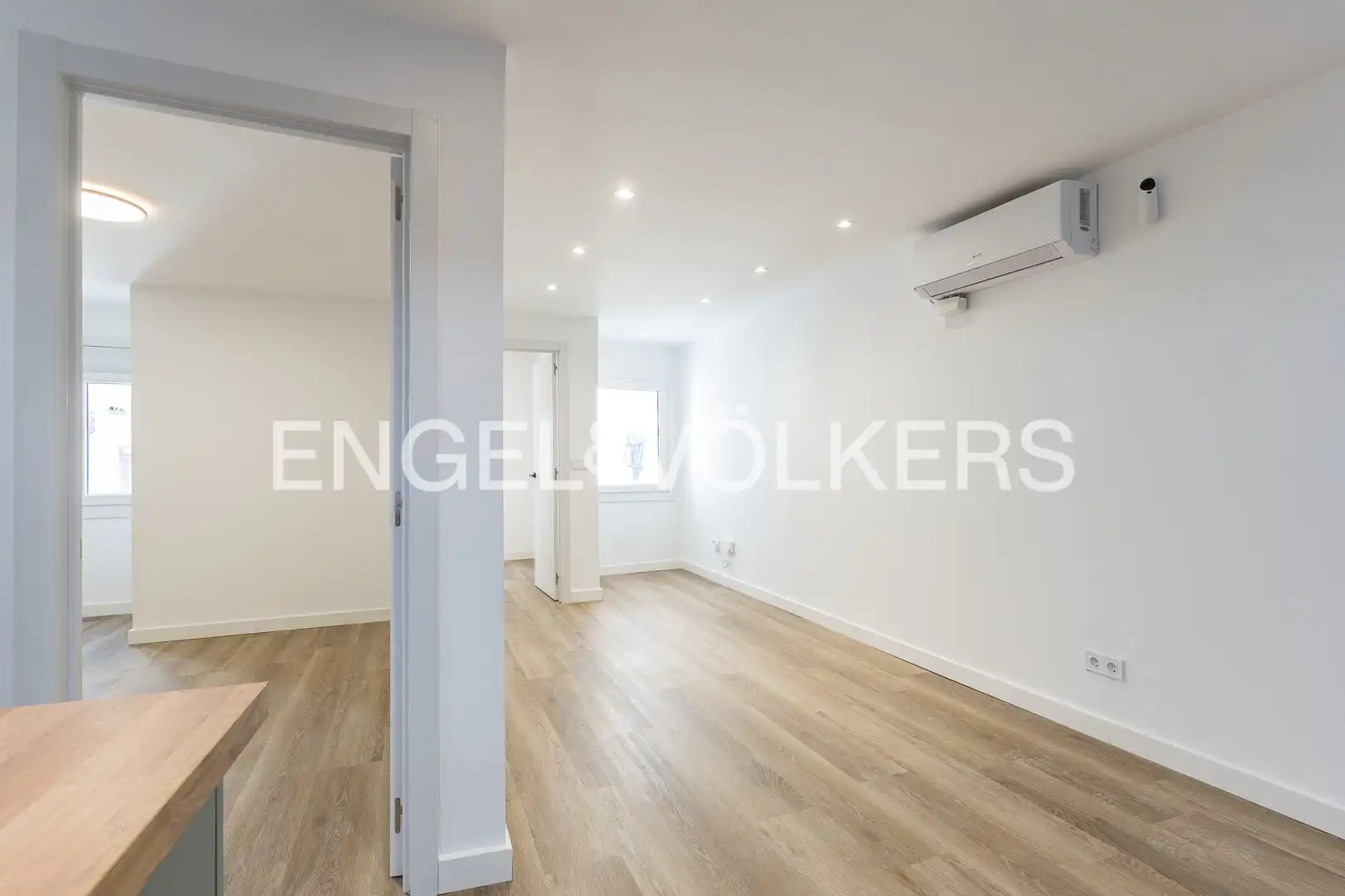 Flat for sale in L'Hospitalet de Llobregat  with Heating and Balcony