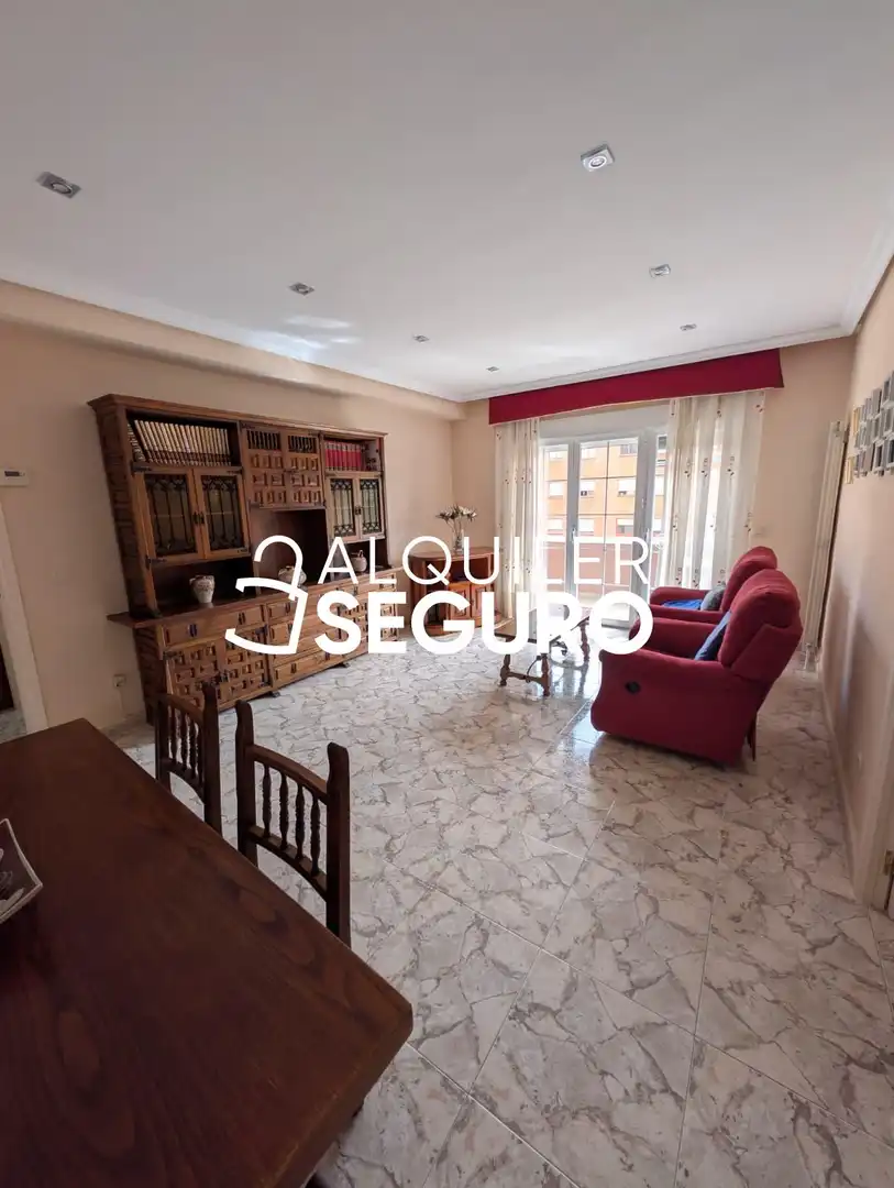 Sala d'estar de Pis de lloguer en Cuenca amb Calefacció, Terrassa i Traster