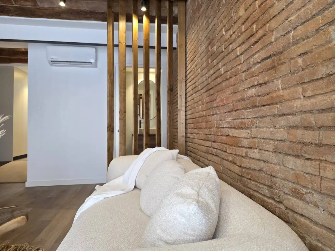 Living room of Duplexes for sale in Barcelona  with Air Conditioner, Heating and Parquet flooring
