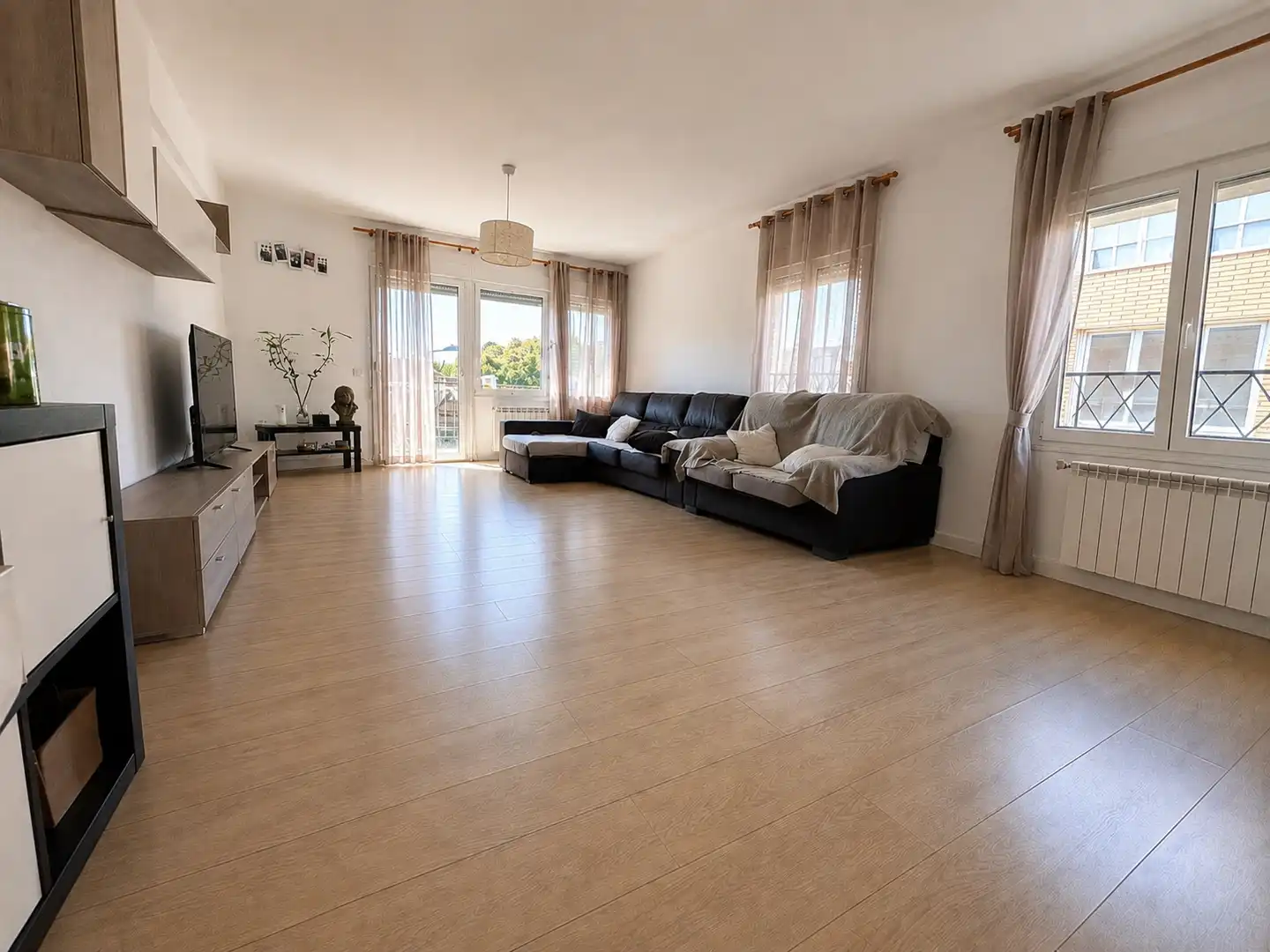 Sala de estar de Piso en venta en Azuqueca de Henares con Calefacción, Terraza y Amueblado