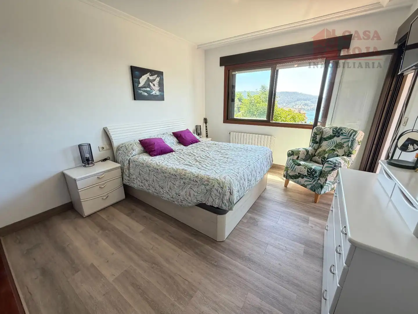 Dormitori de Casa o xalet en venda en Cangas  amb Calefacció, Terrassa i Moblat