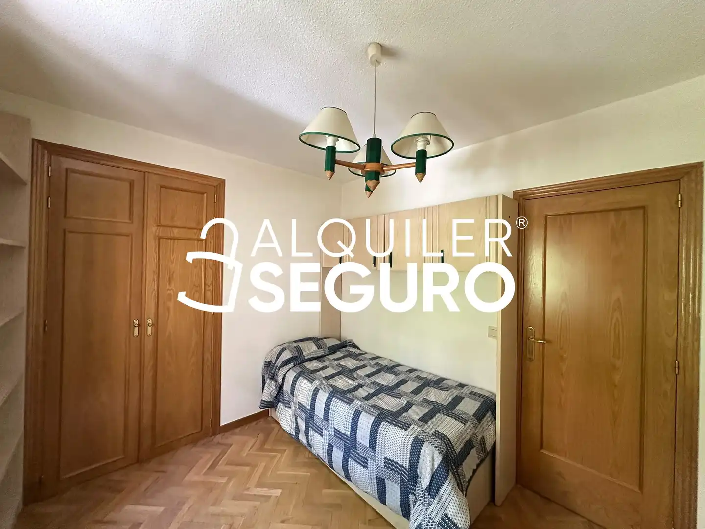 Schlafzimmer von Wohnung zur Miete in Madrid mit Heizung, Schwimmbad und Möbliert