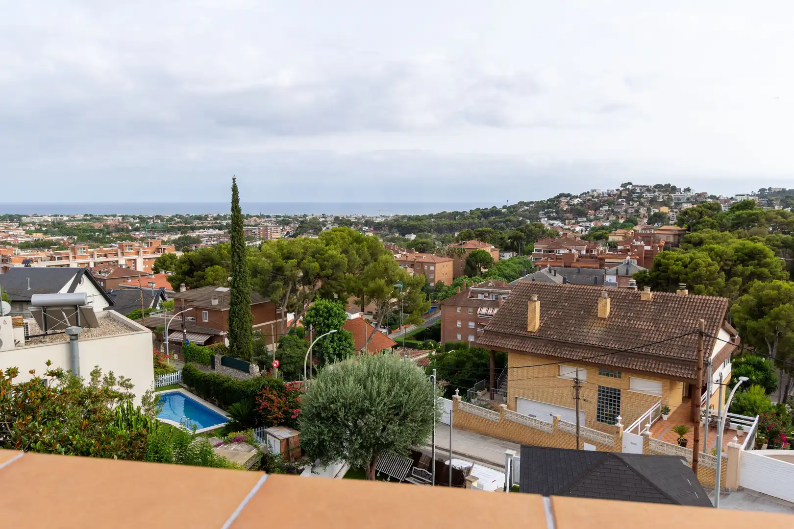 Vista exterior de Casa adosada en venta en Castelldefels con Aire acondicionado, Calefacción y Terraza