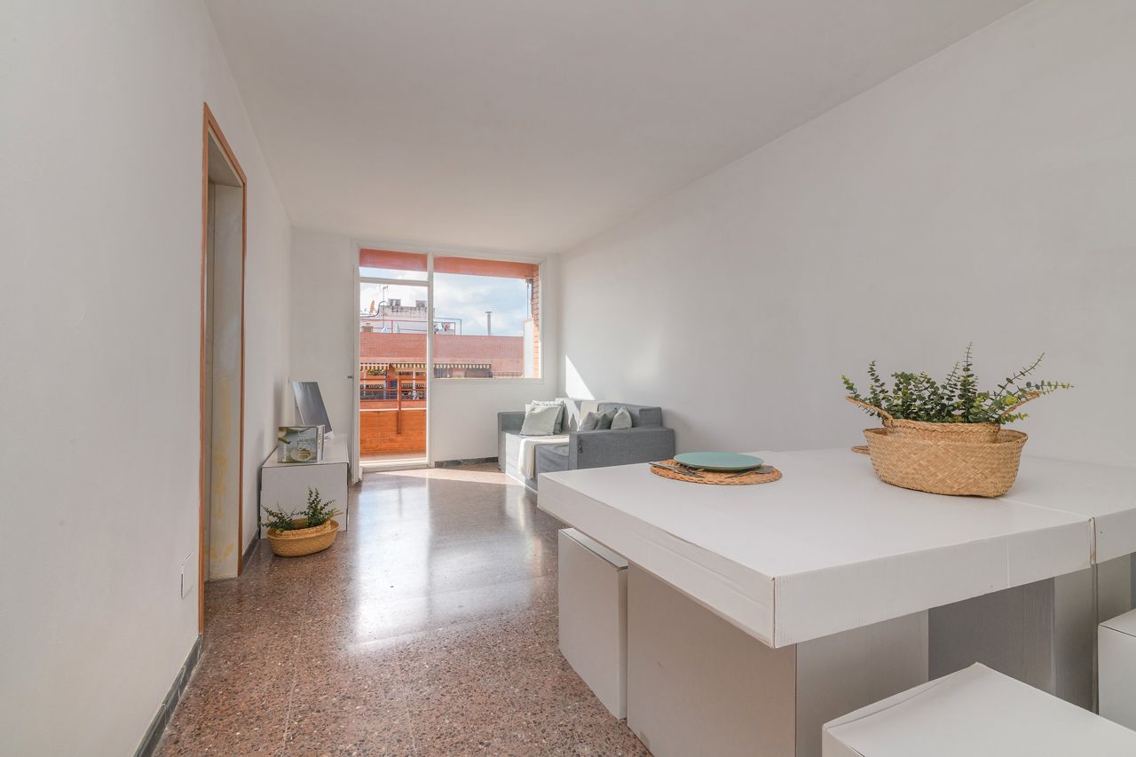 Sala d'estar de Pis en venda en Sant Boi de Llobregat amb Balcó