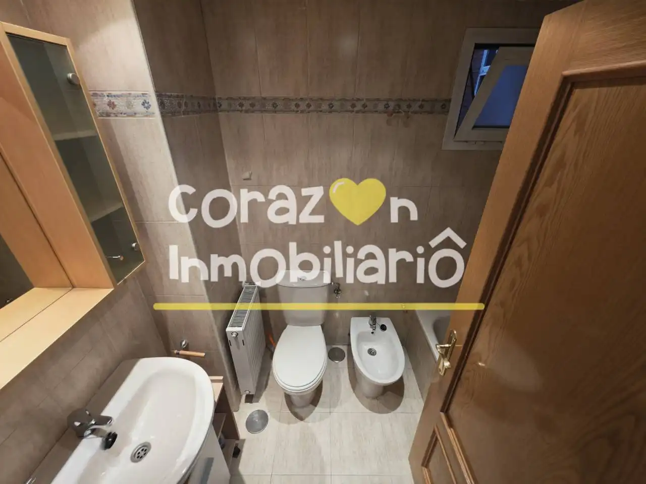 Bathroom of Flat for sale in Madrid  with Heating, Parquet flooring and Storage room