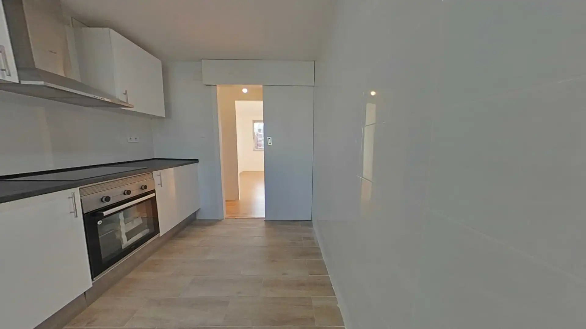 Cocina de Piso en venta en L'Hospitalet de Llobregat con Parquet