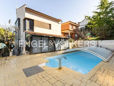 Casa amb piscina en venda a Sant Fost de Campsentelles