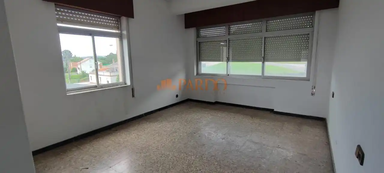 Habitación de Edificio en venta en Fene