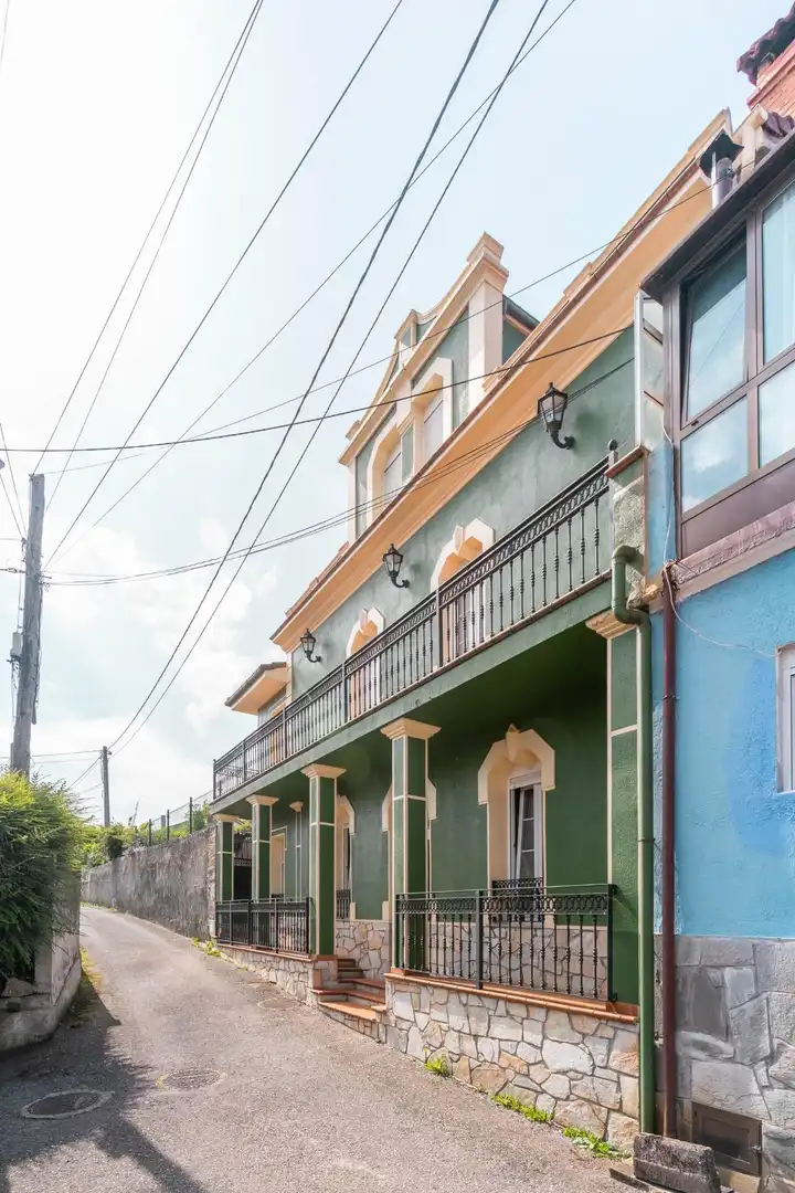 Vista exterior de Casa o xalet en venda en Muros de Nalón amb Calefacció, Jardí privat i Terrassa