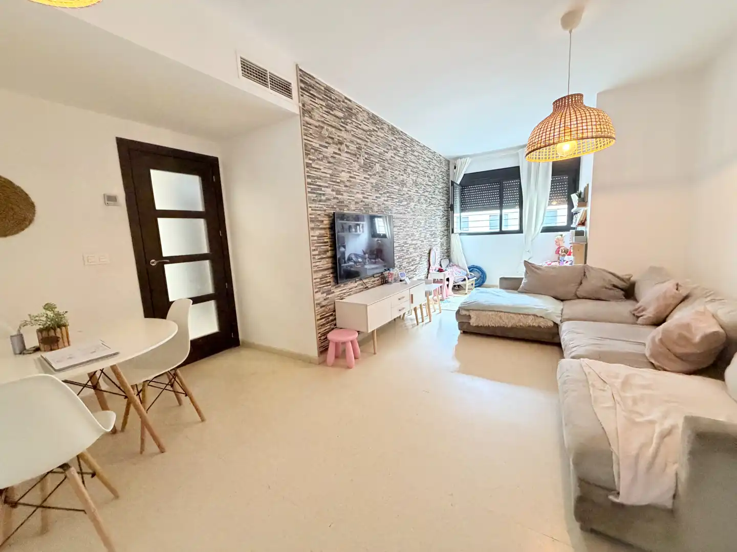 Sala de estar de Piso en venta en Mairena del Aljarafe con Aire acondicionado y Trastero