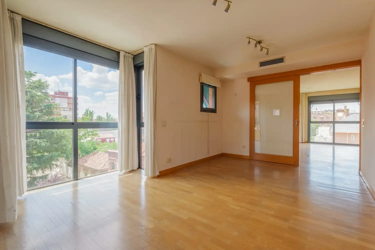 Sala d'estar de Dúplex en venda en Madrid amb Aire condicionat, Calefacció i Parquet