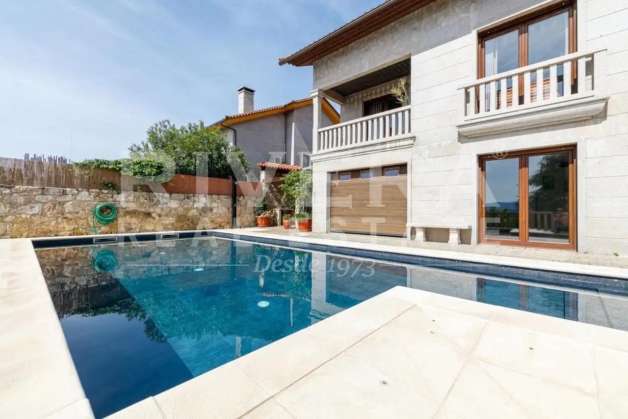 Vista exterior de Casa o chalet en venta en O Rosal   con Calefacción, Jardín privado y Terraza